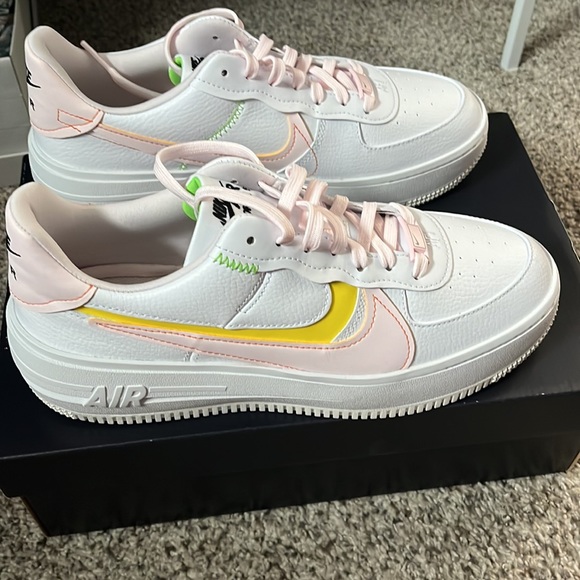 AF1 - Picture 3 of 6